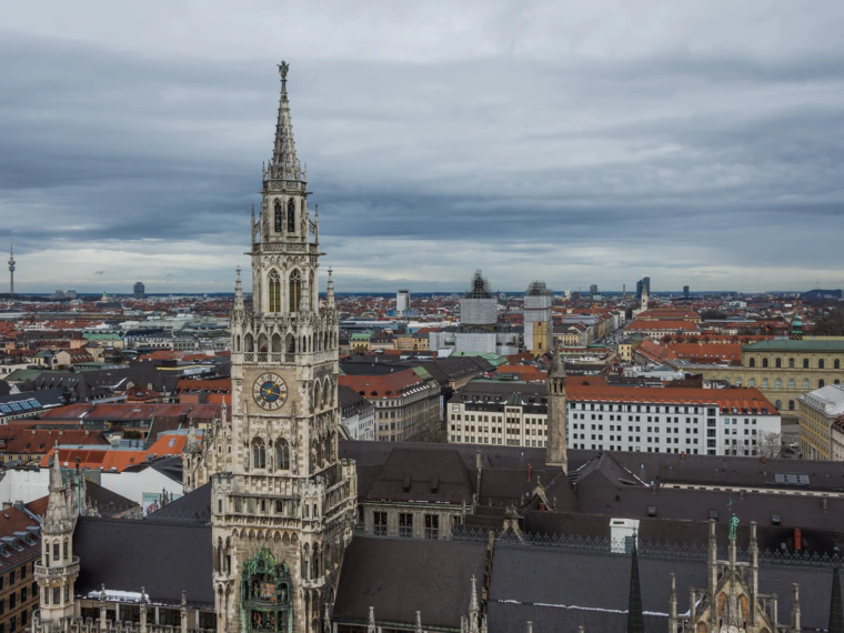 dis_SP16_New town hall Munich_Stephen Brown (2)